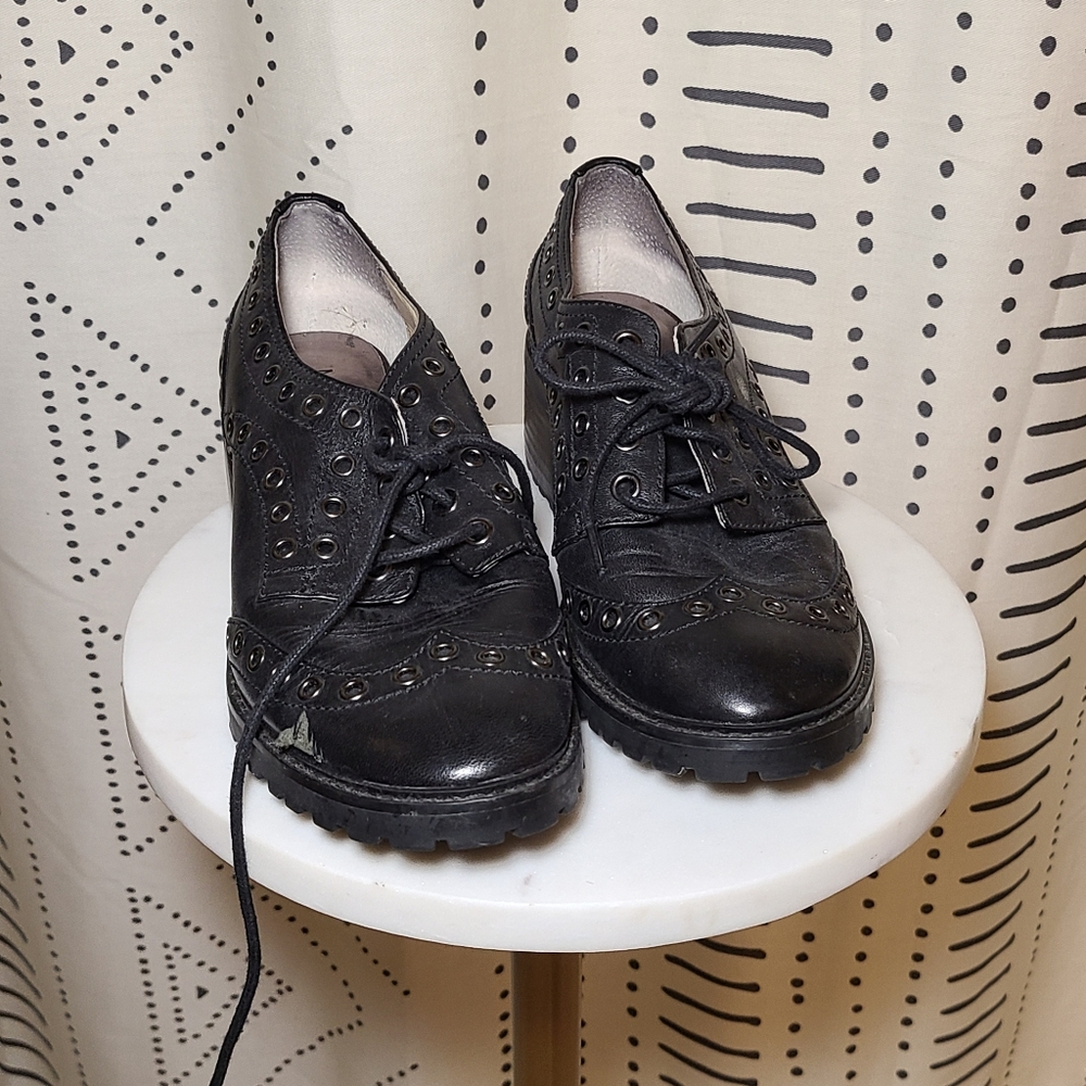 Michael Kors leather lace ups 6.5